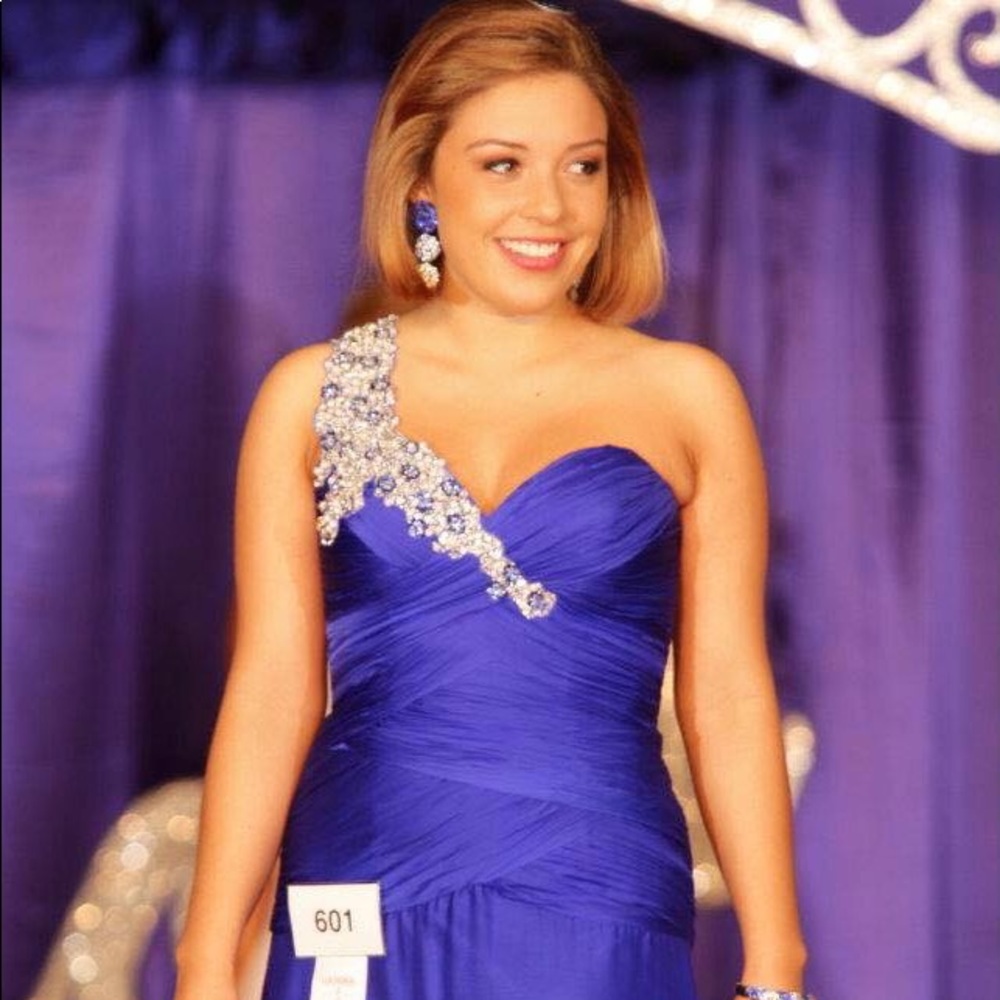Gorgeous blue dress for any special occasion